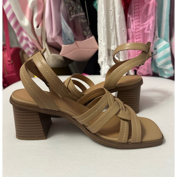 Frye and Co. Soft Nude Tan Strappy Chunky Heel Sandals Size 6 - Picture 7 of 9